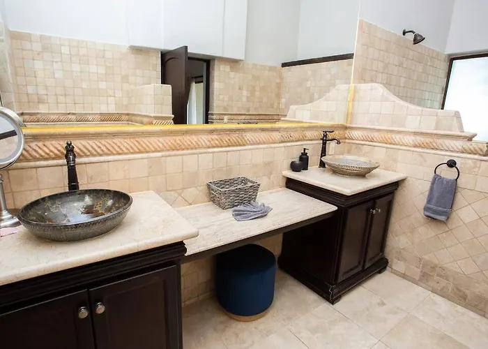 Apartamento De 6 Recámaras Con Vistas Al Mar En Pedregal *